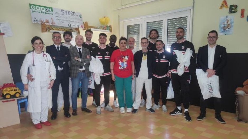 Pro Vercelli in visita all'ospedale di Vercelli